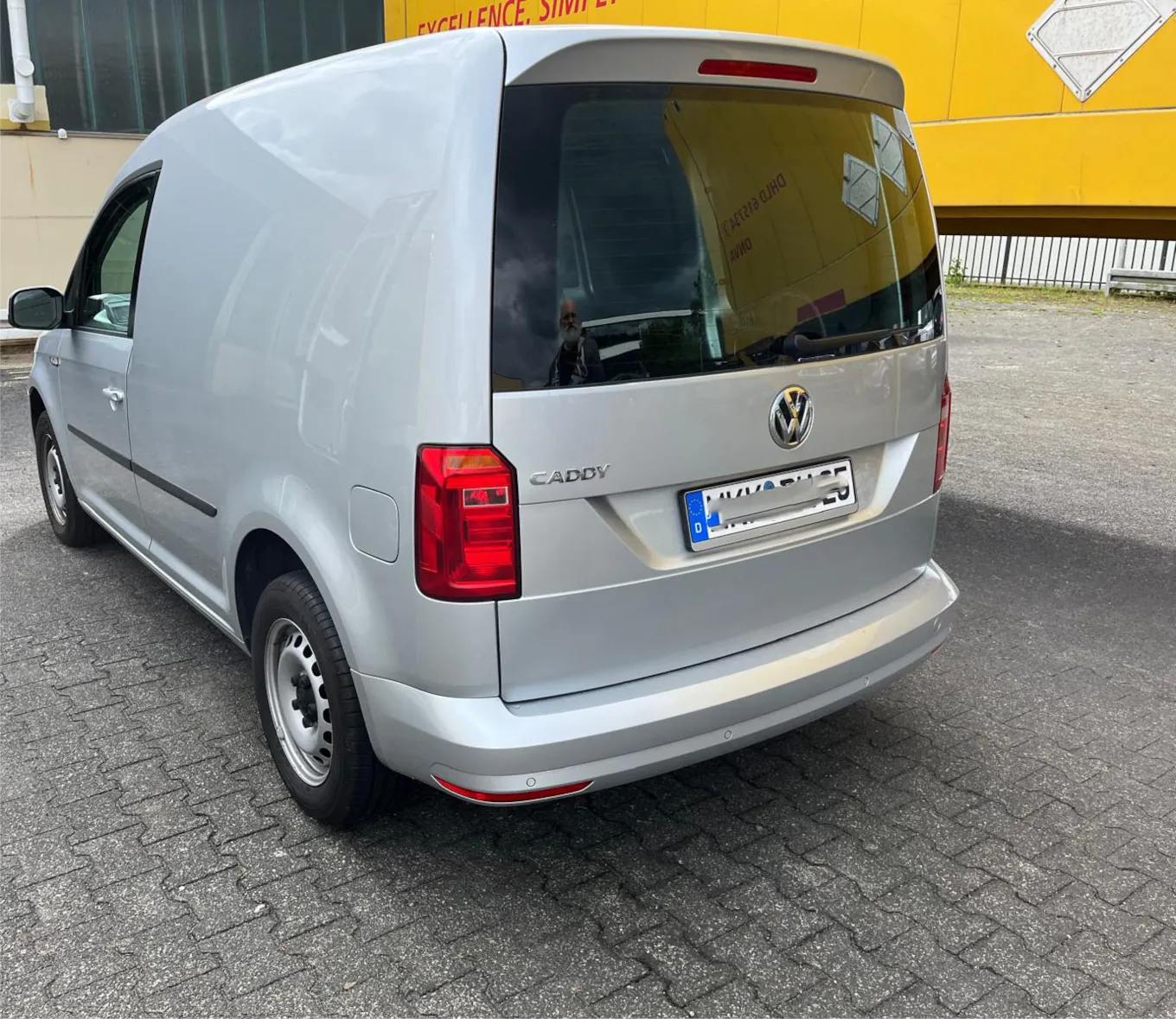 Rückansicht eines VW Caddy