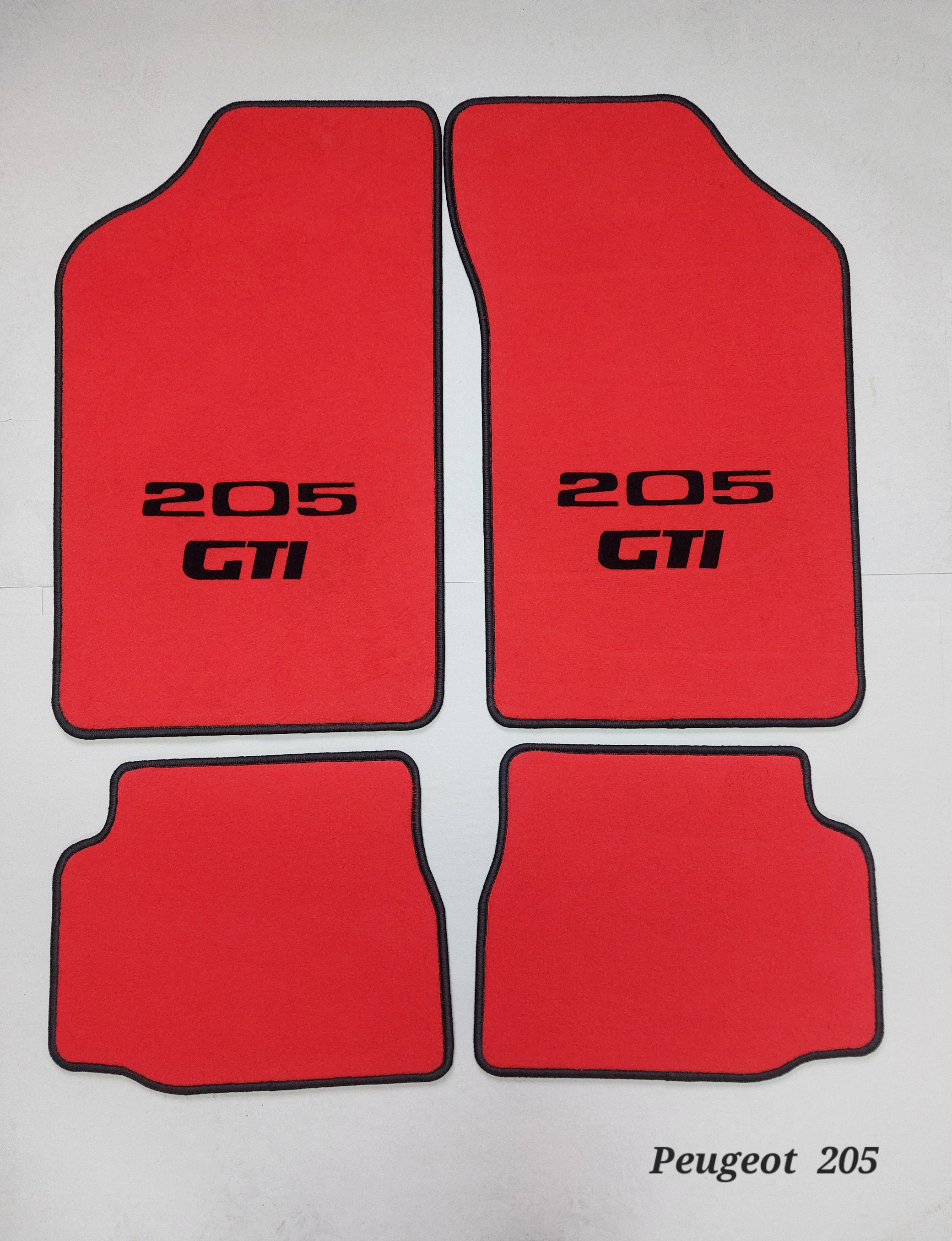 4 teiliges Fussmatten Set in Velours rpt fuer Peugeot 205 GTI Logo schwarz.